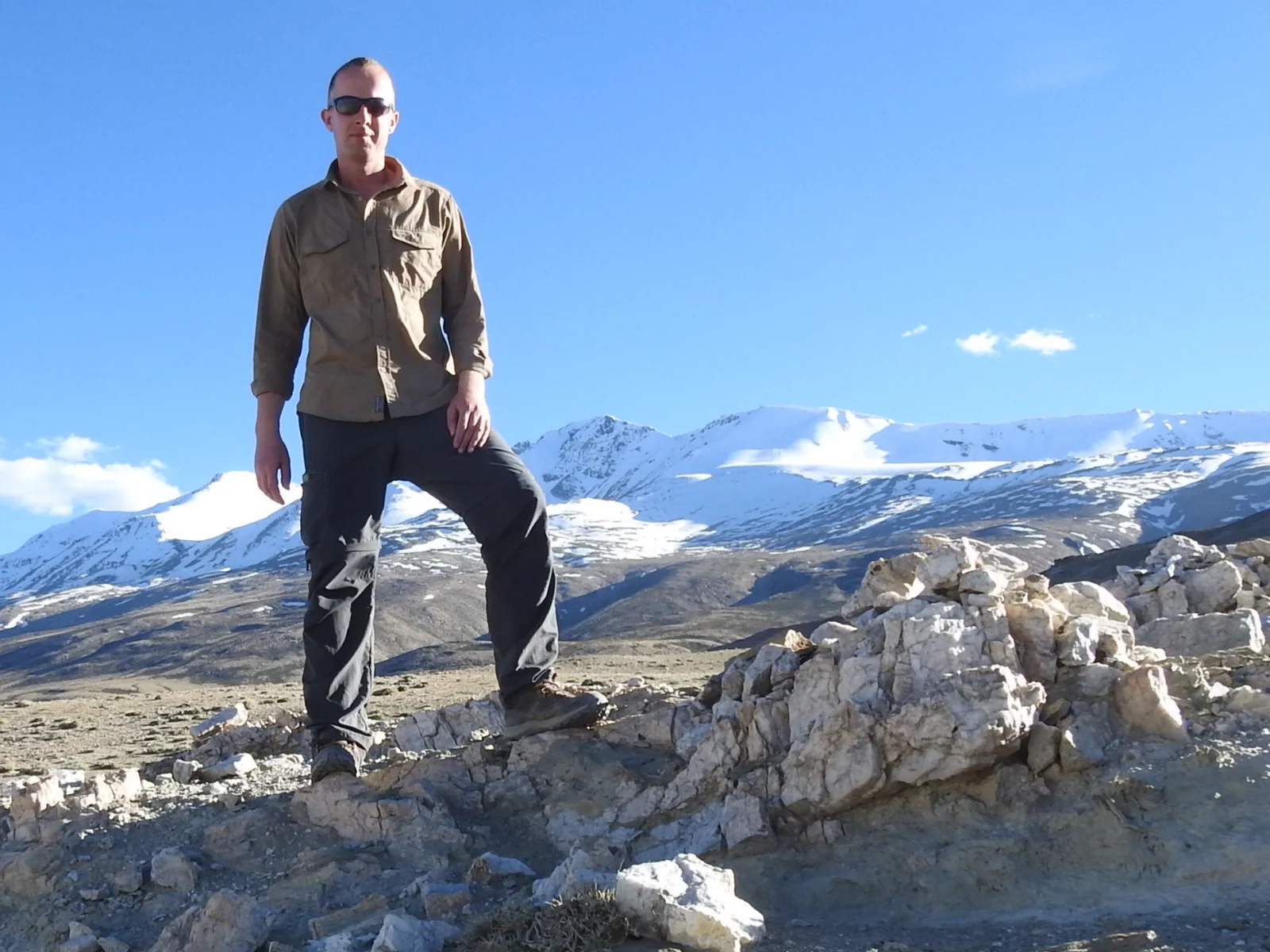 Traveller standing in a mountain landscape in India representing exploration and meaningful travel